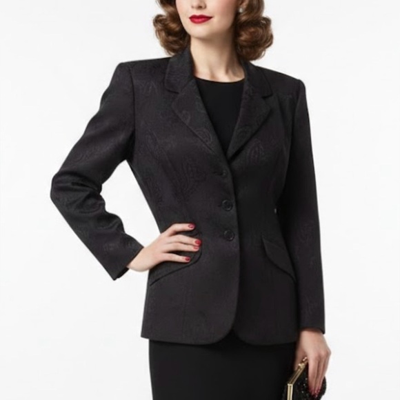 Vintage Jackets & Blazers - Vintage Black Blazer with Structured Shoulders and Tailored Fit